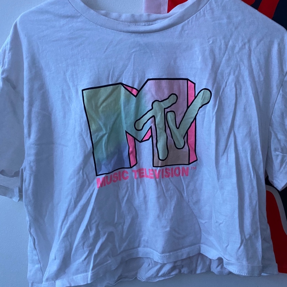 Cropped mtv shirt
